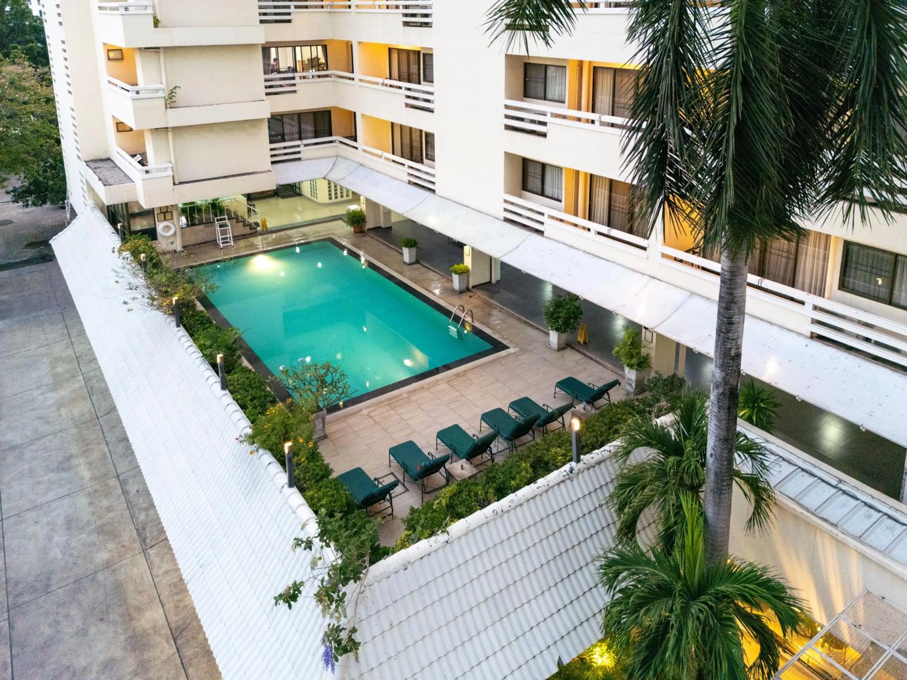 Swimming pool in Kantary House Hotel, Bangkok