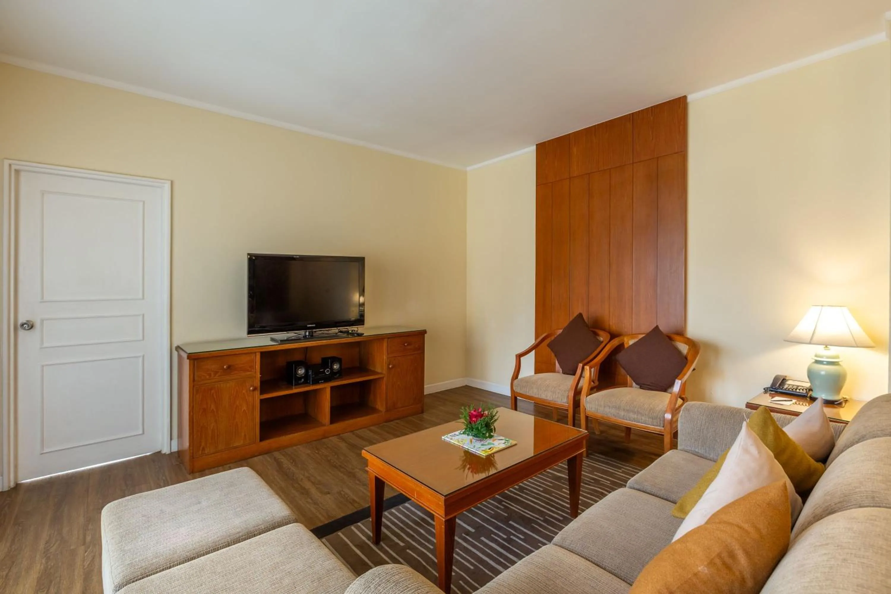 Communal lounge/ TV room in Kantary House Hotel, Bangkok