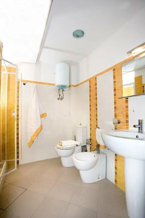 Shower in Riviera Ionica