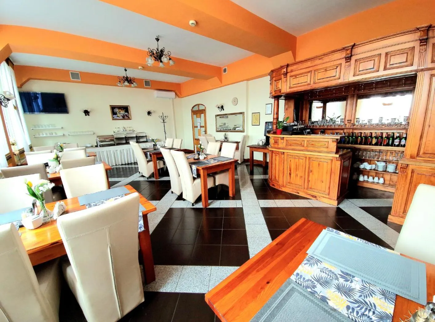 Restaurant/places to eat in Hotel Aslan