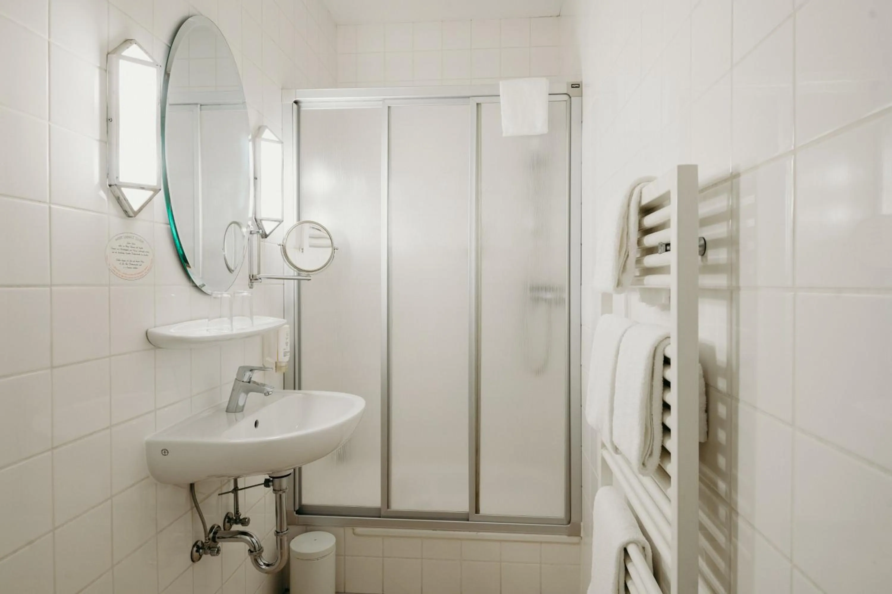 Bathroom in Hotel Crystal