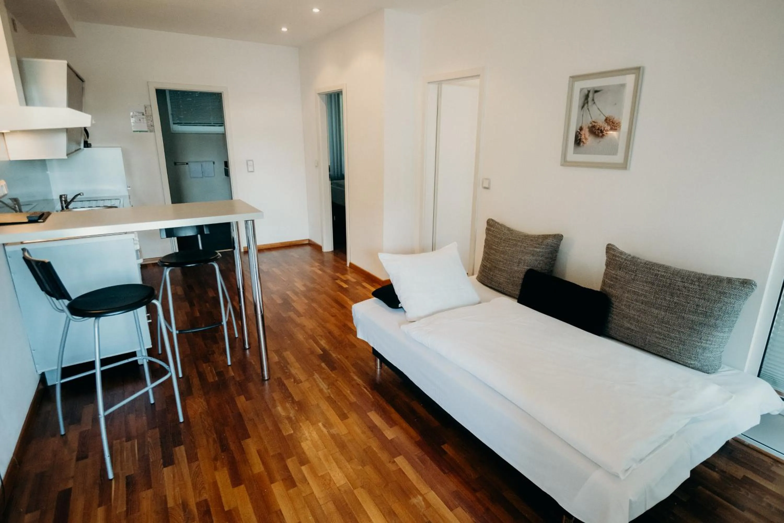 Living room, Bed in Hotel Crystal