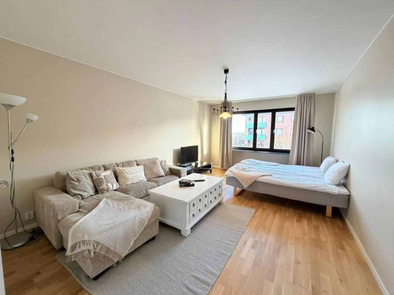 Property building, Bed in Fjordhotellet