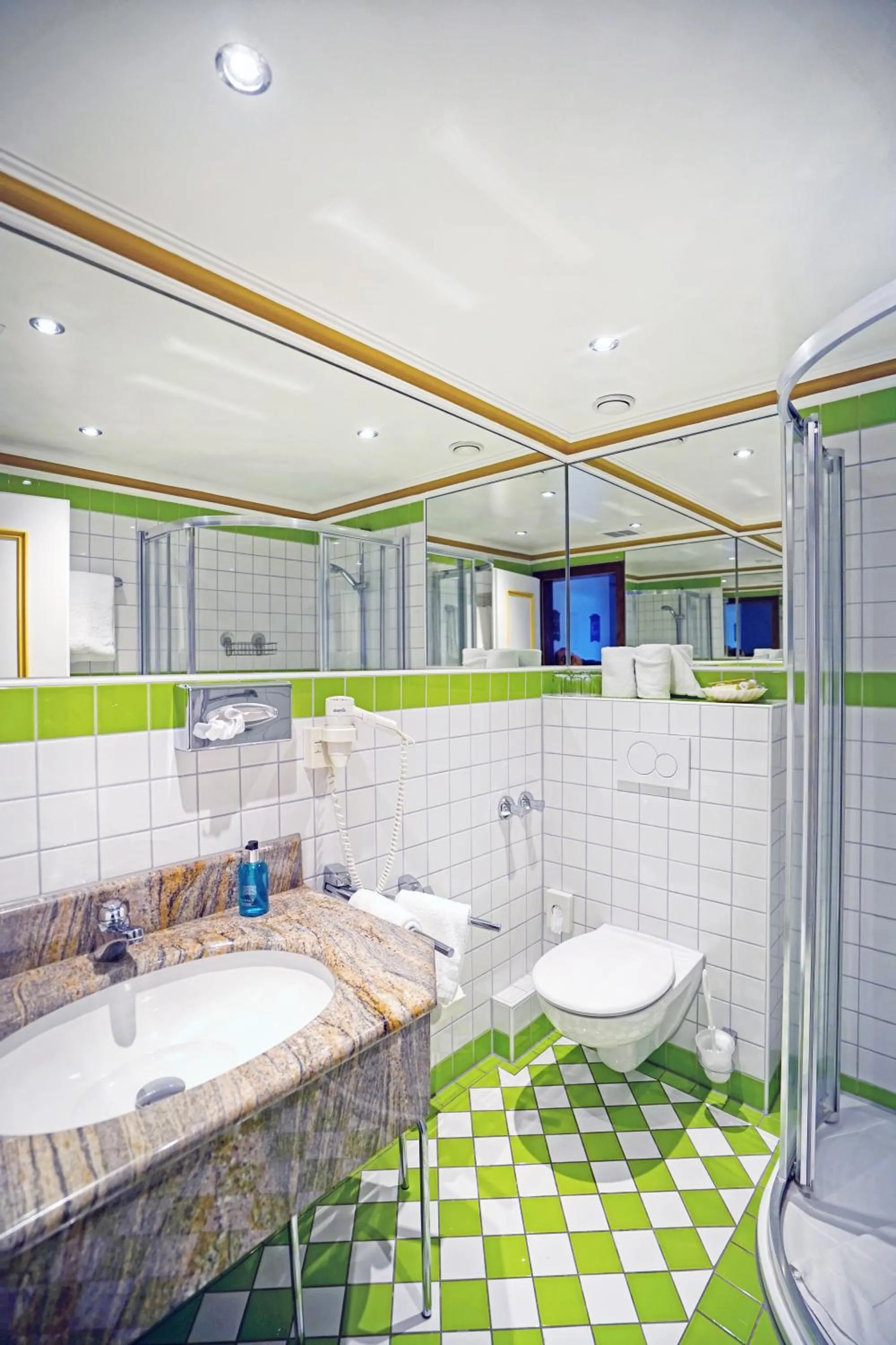 Bathroom in Hotel Appartement Landhaus Stutzi - Hotel Strandperle