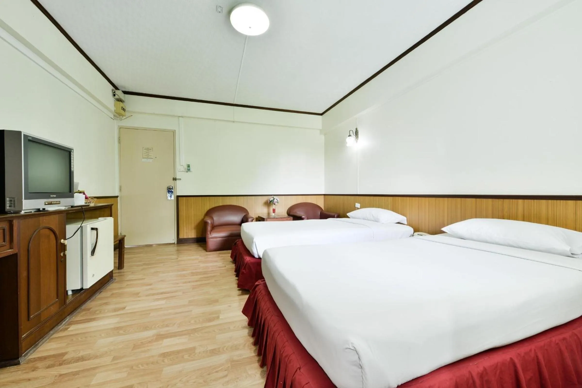 Photo of the whole room, Bed in Nice Palace Hotel