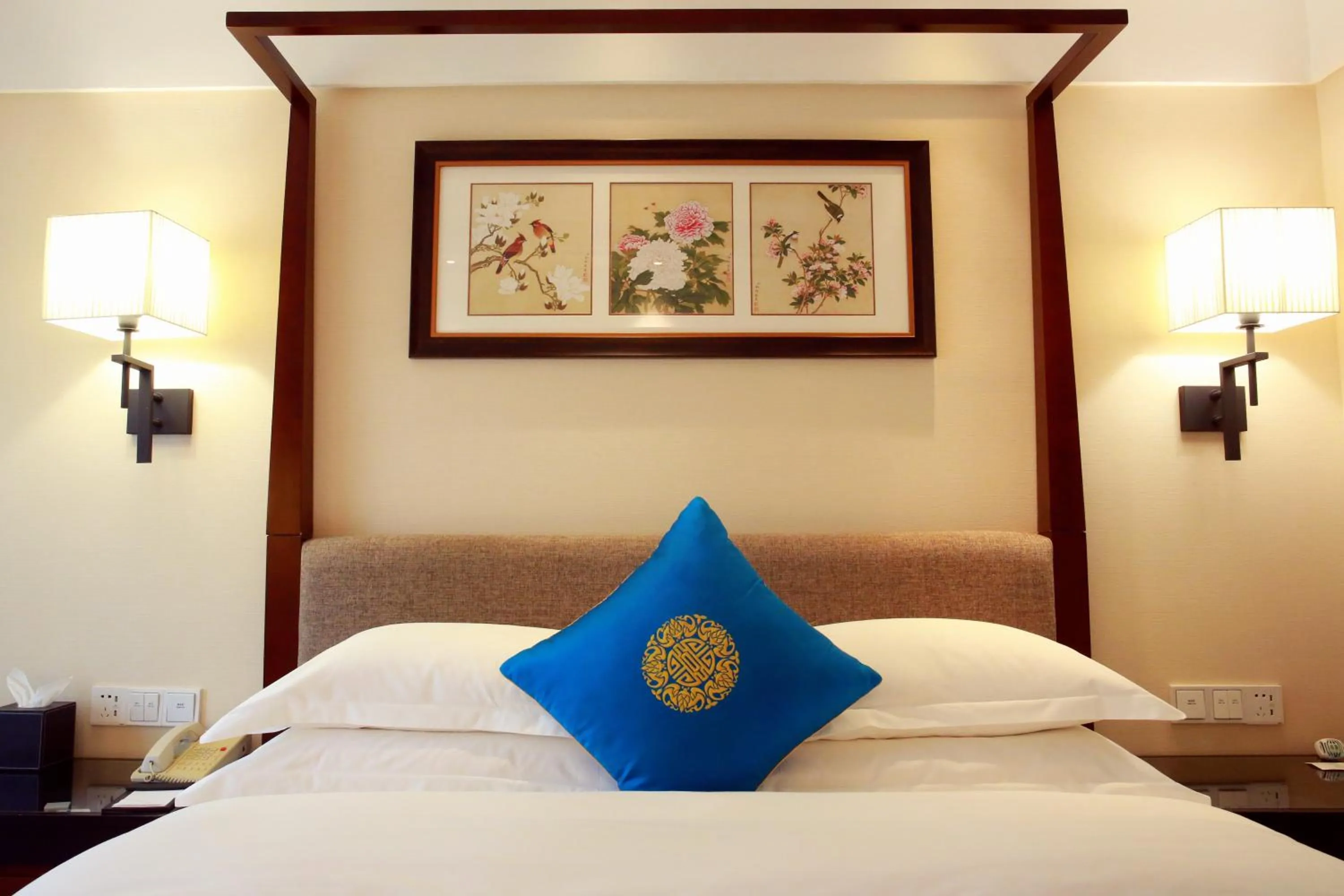 Bed in Zhejiang Narada Grand Hotel