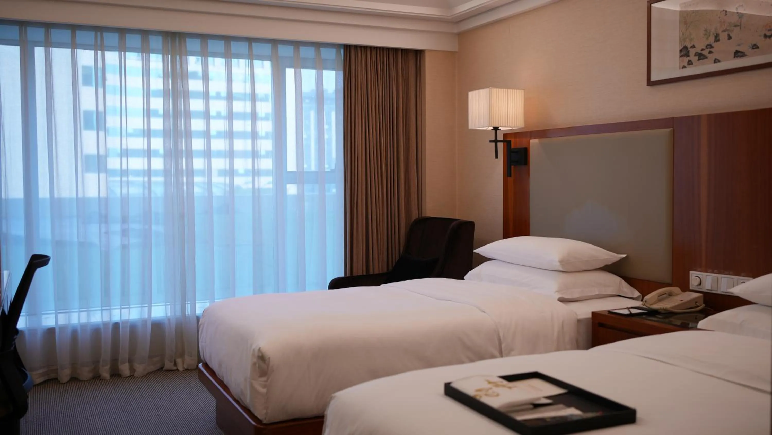 Photo of the whole room, Bed in Zhejiang Narada Grand Hotel