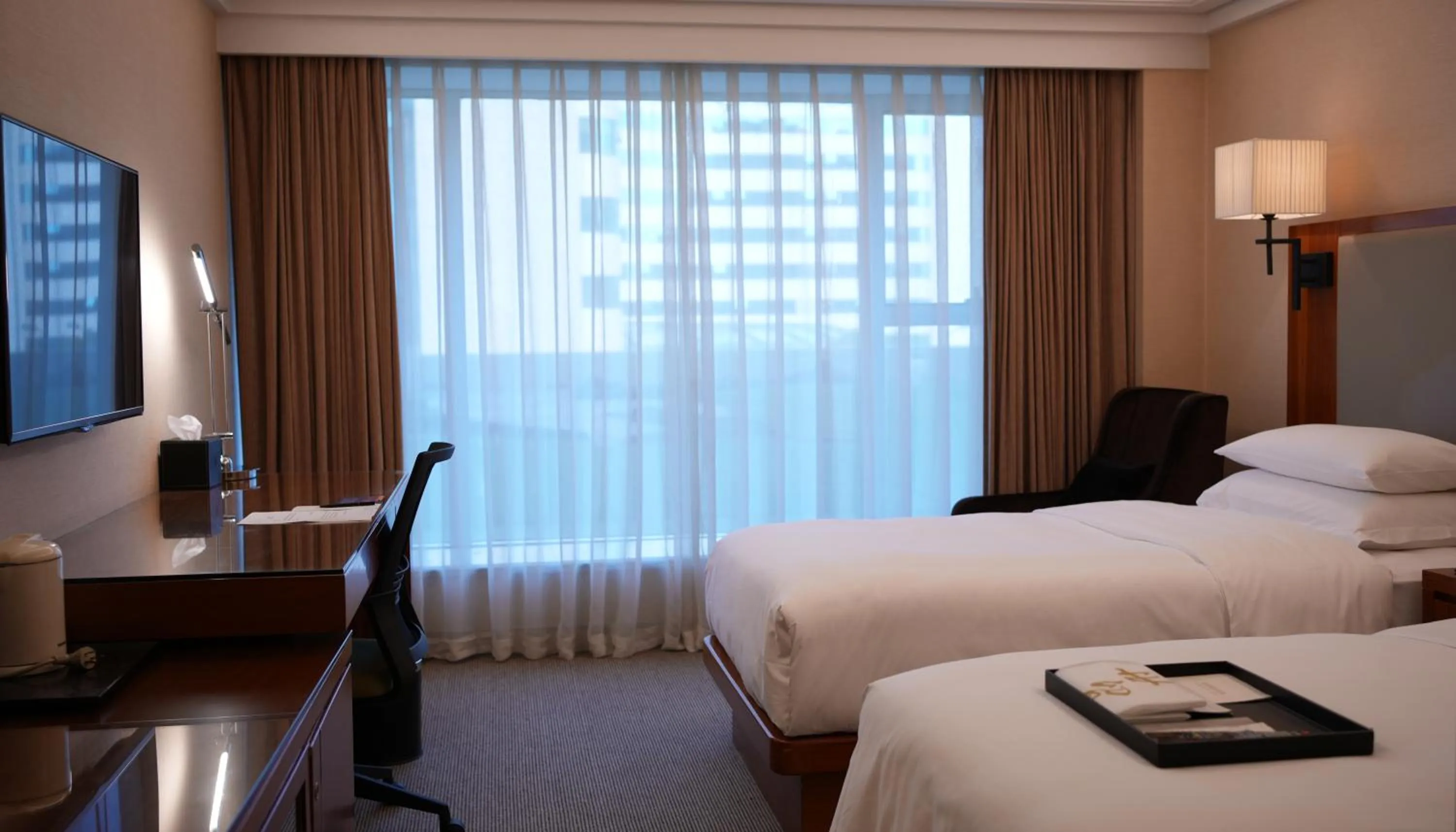 Photo of the whole room, Bed in Zhejiang Narada Grand Hotel