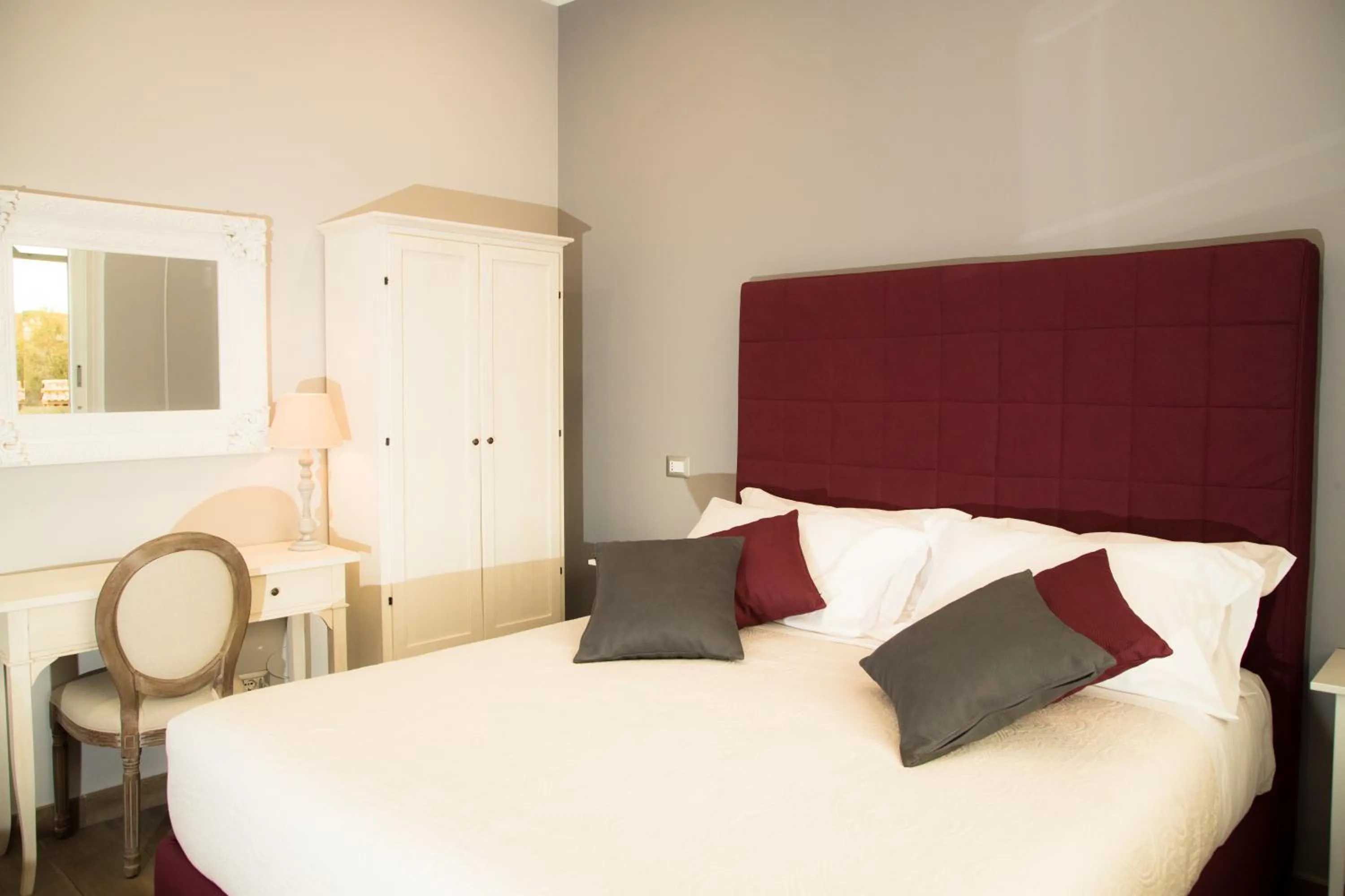 wardrobe, Bed in Relais Villa Italia