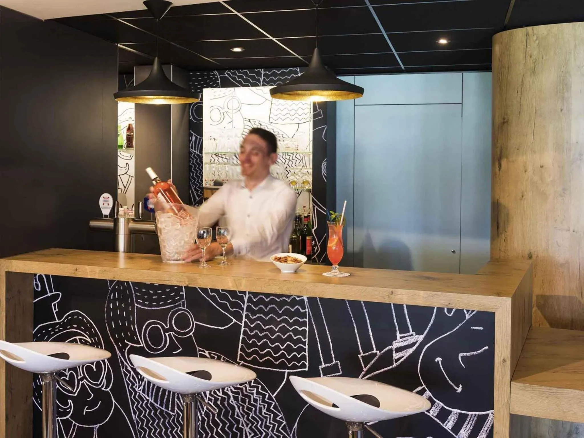 Lounge or bar in ibis Montbéliard