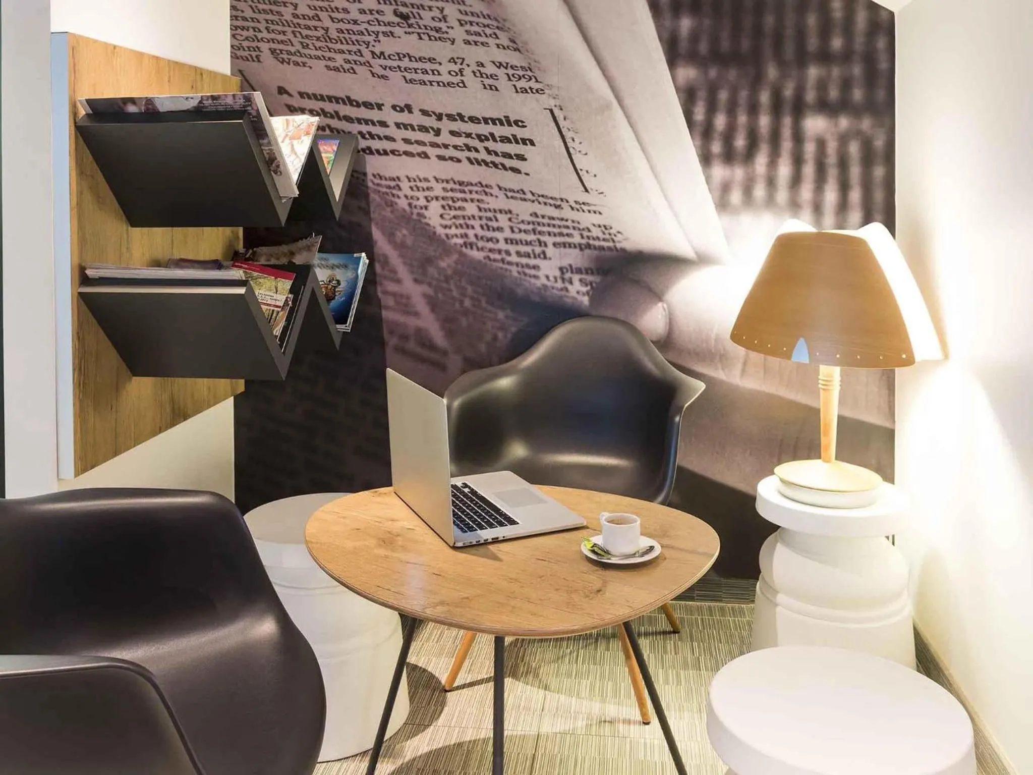 Lounge or bar in ibis Montbéliard