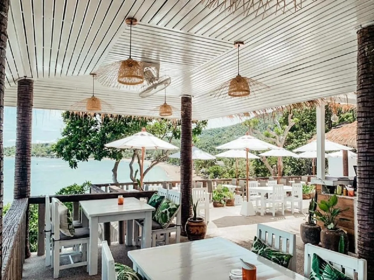 Restaurant/places to eat in High Life Bungalow