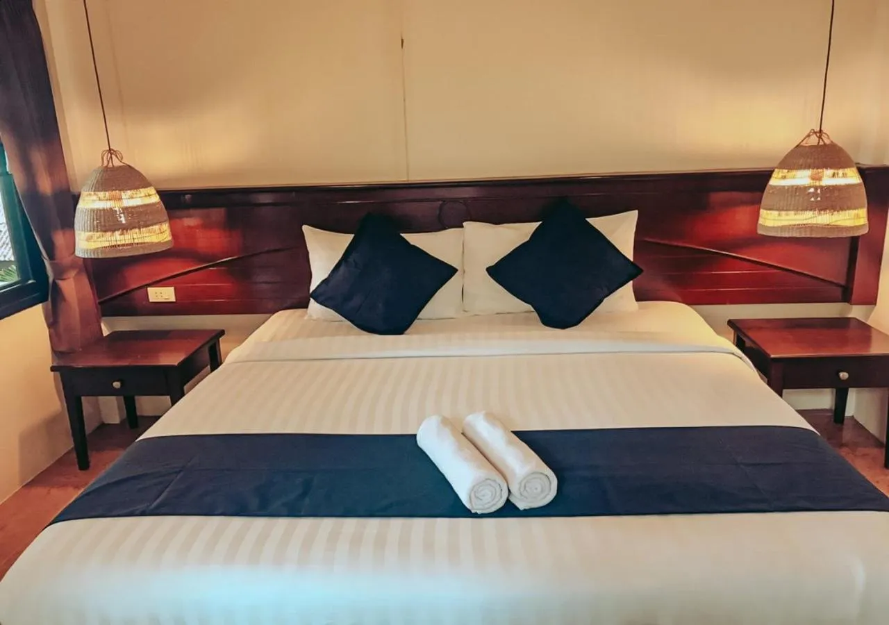 Bedroom, Bed in High Life Bungalow