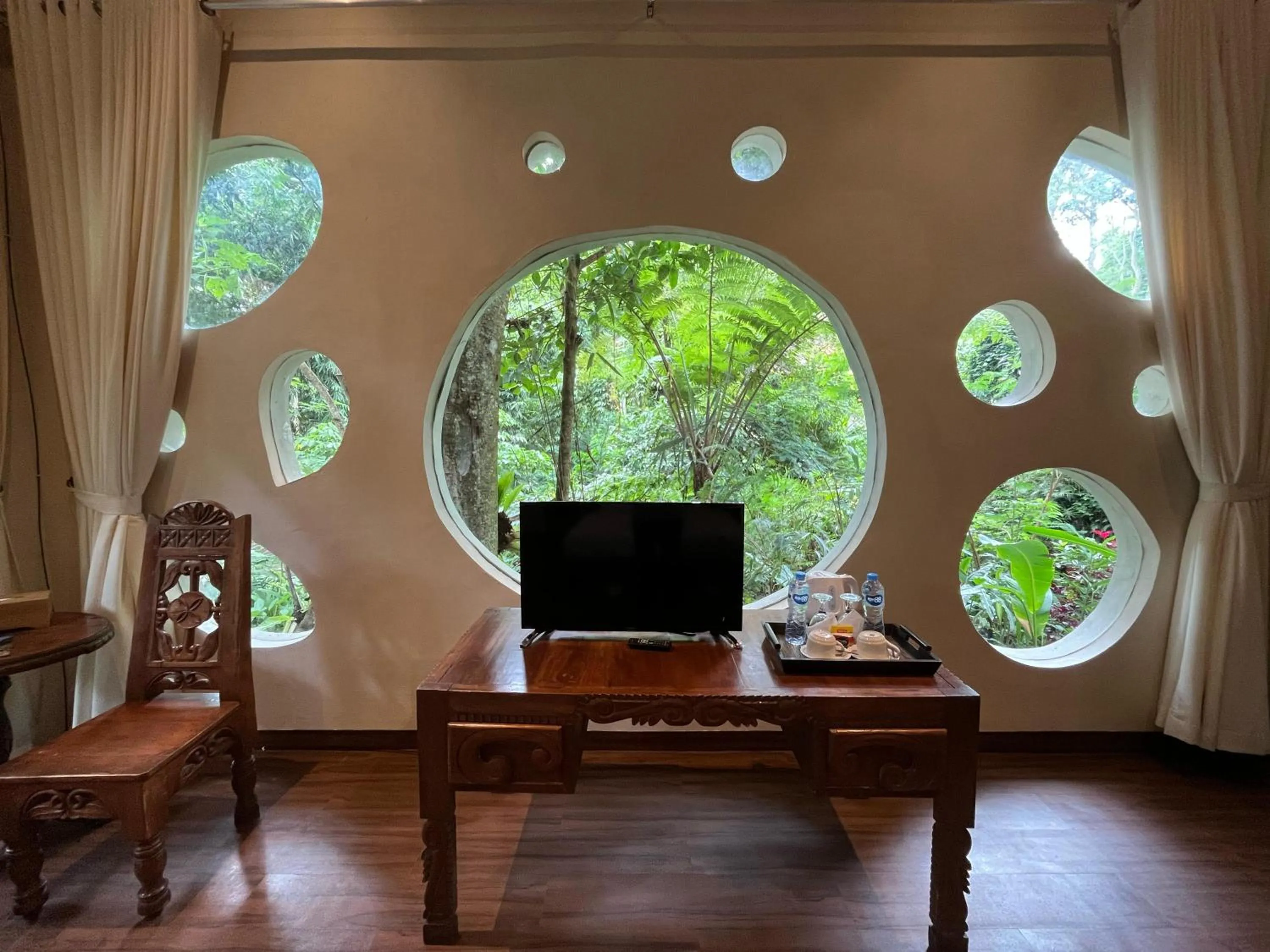 TV and multimedia in Imah Seniman