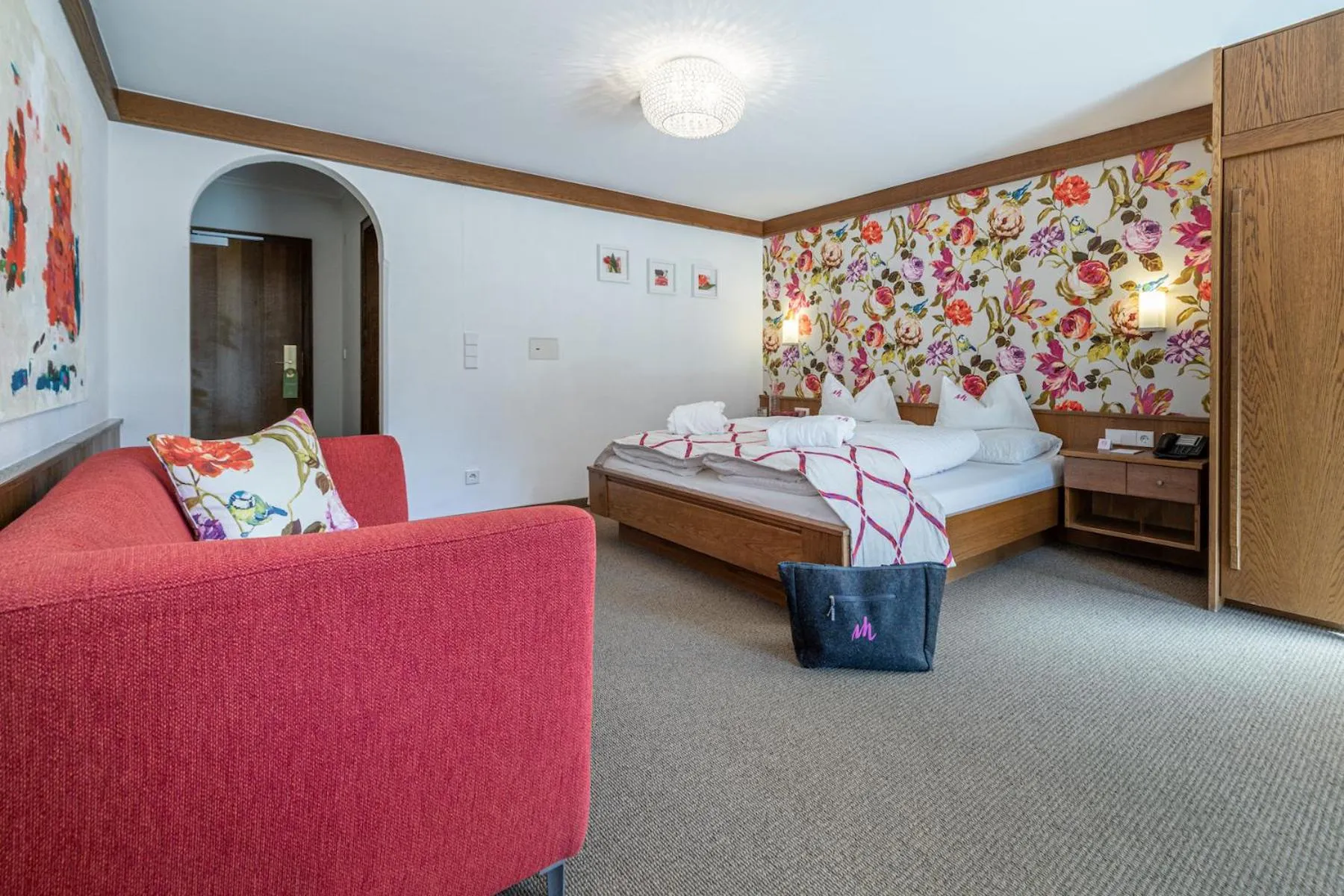 Living room, Bed in Alpin Art & Spa Hotel Naudererhof Superior