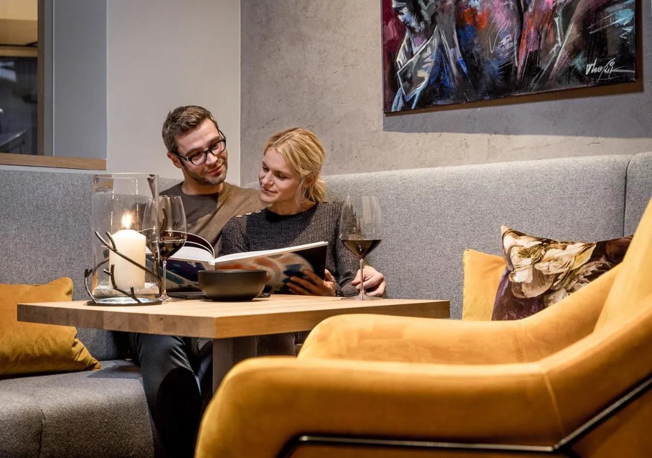 People in Alpin Art & Spa Hotel Naudererhof Superior