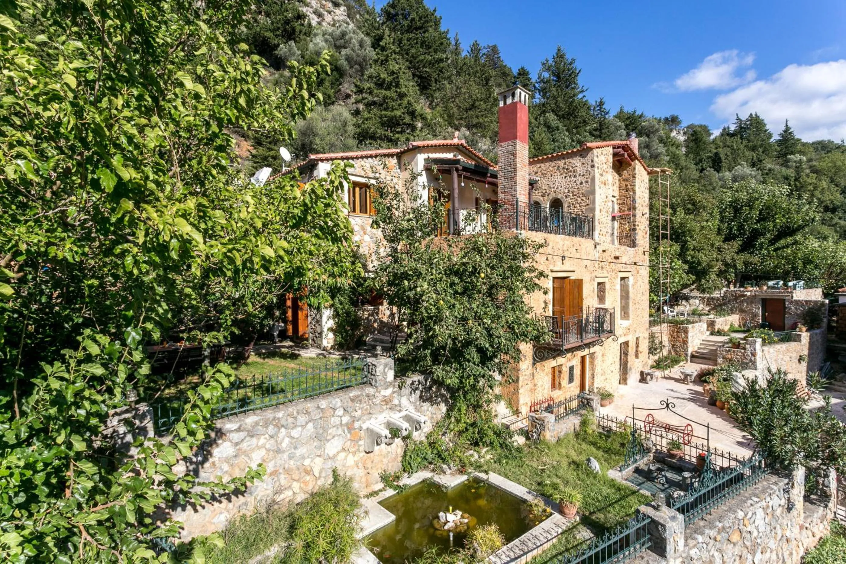 Ifigenia Theriso Village