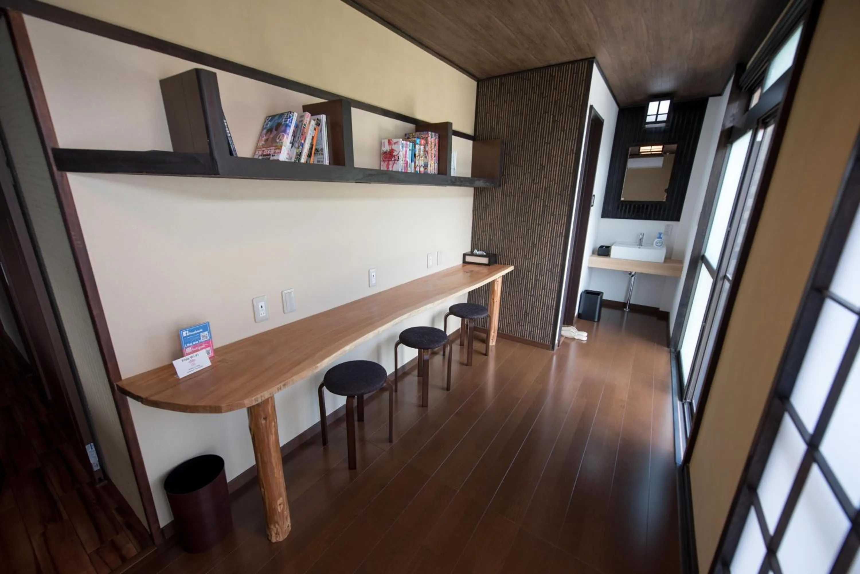 Communal lounge/ TV room in Hostel Knot