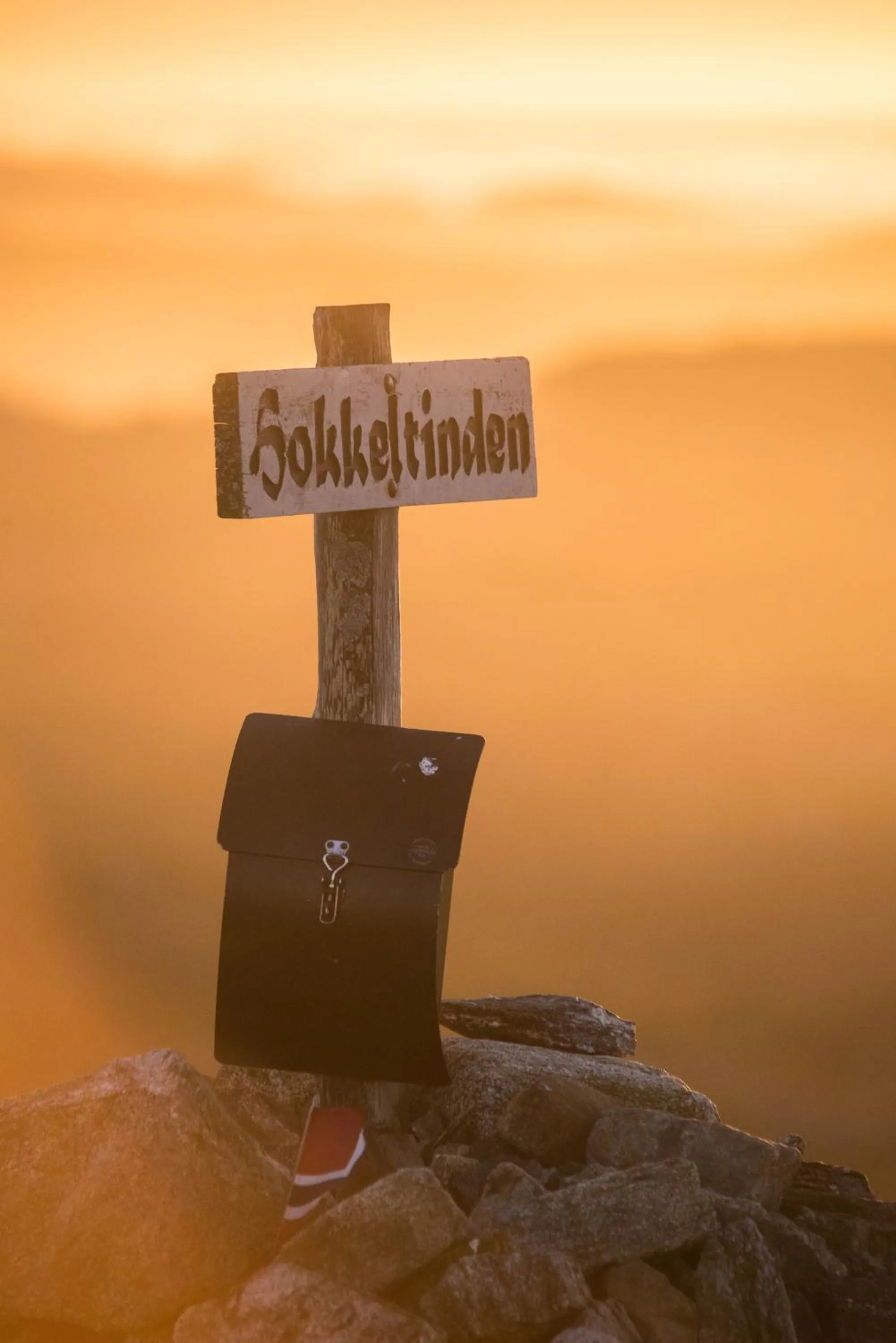 Logo/Certificate/Sign in Dolmsundet Hotell Hitra