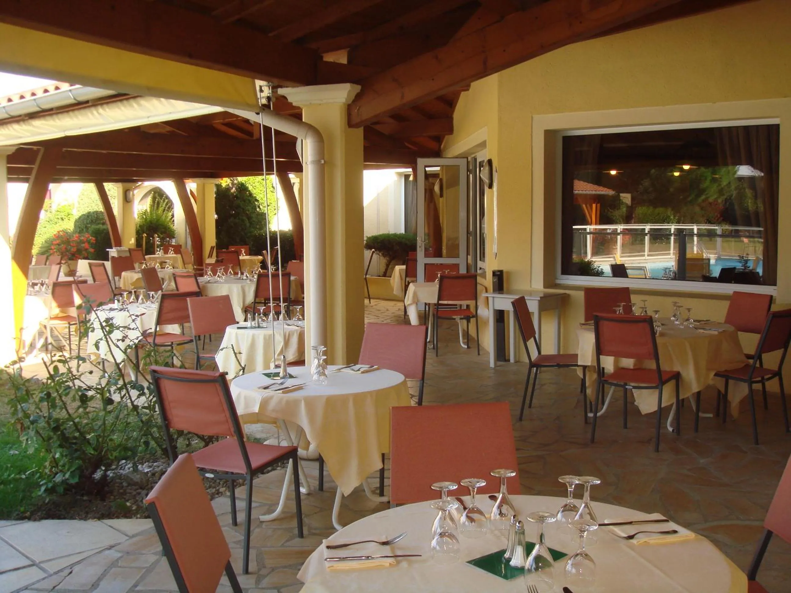 Patio in Hotel Restaurant La Martiniere