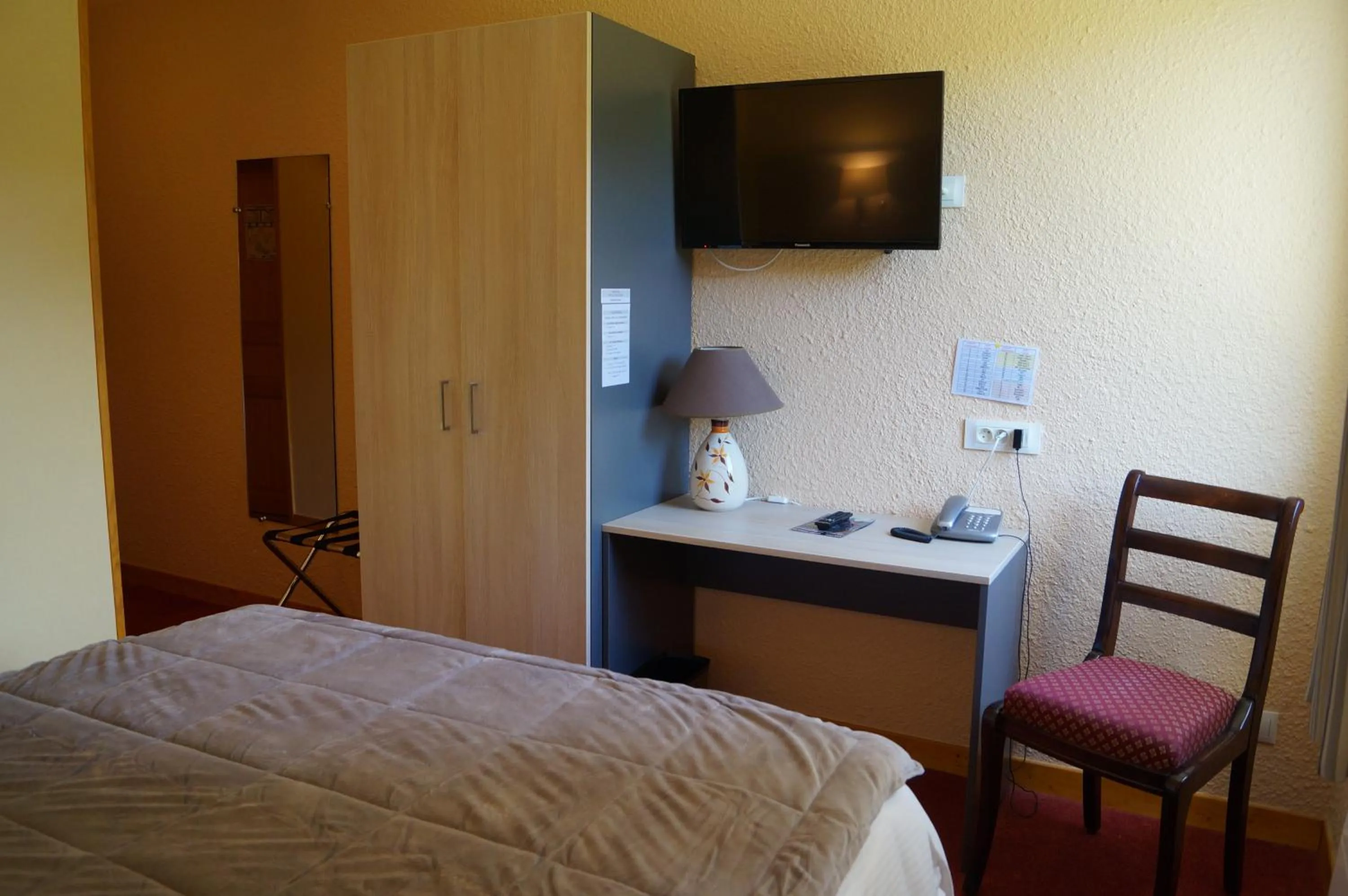 Bed in Hotel Restaurant La Martiniere