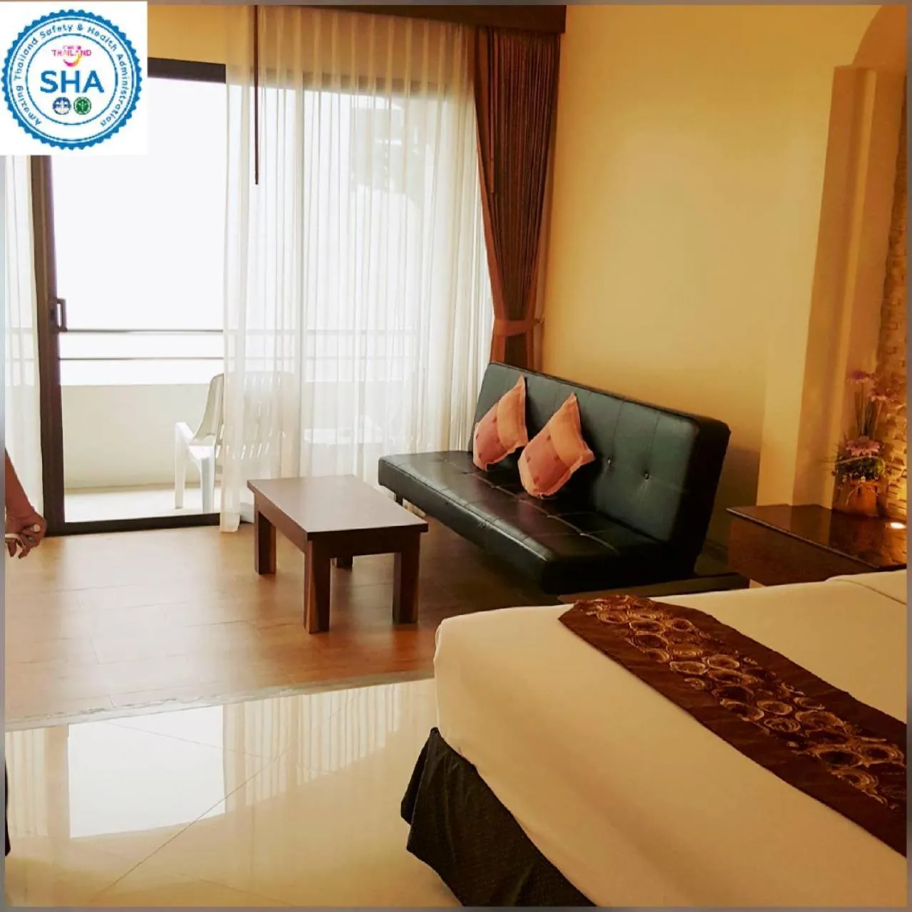 Living room, Bed in Baan Pron Phateep