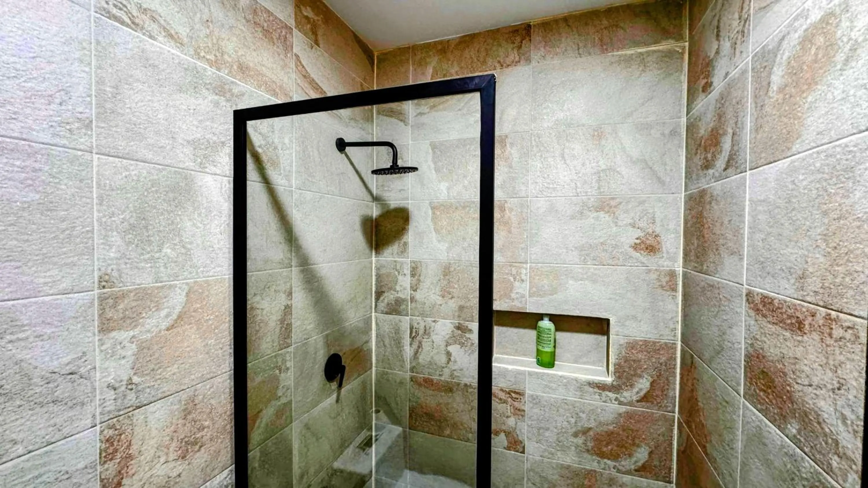 Shower in Edificio Tofino