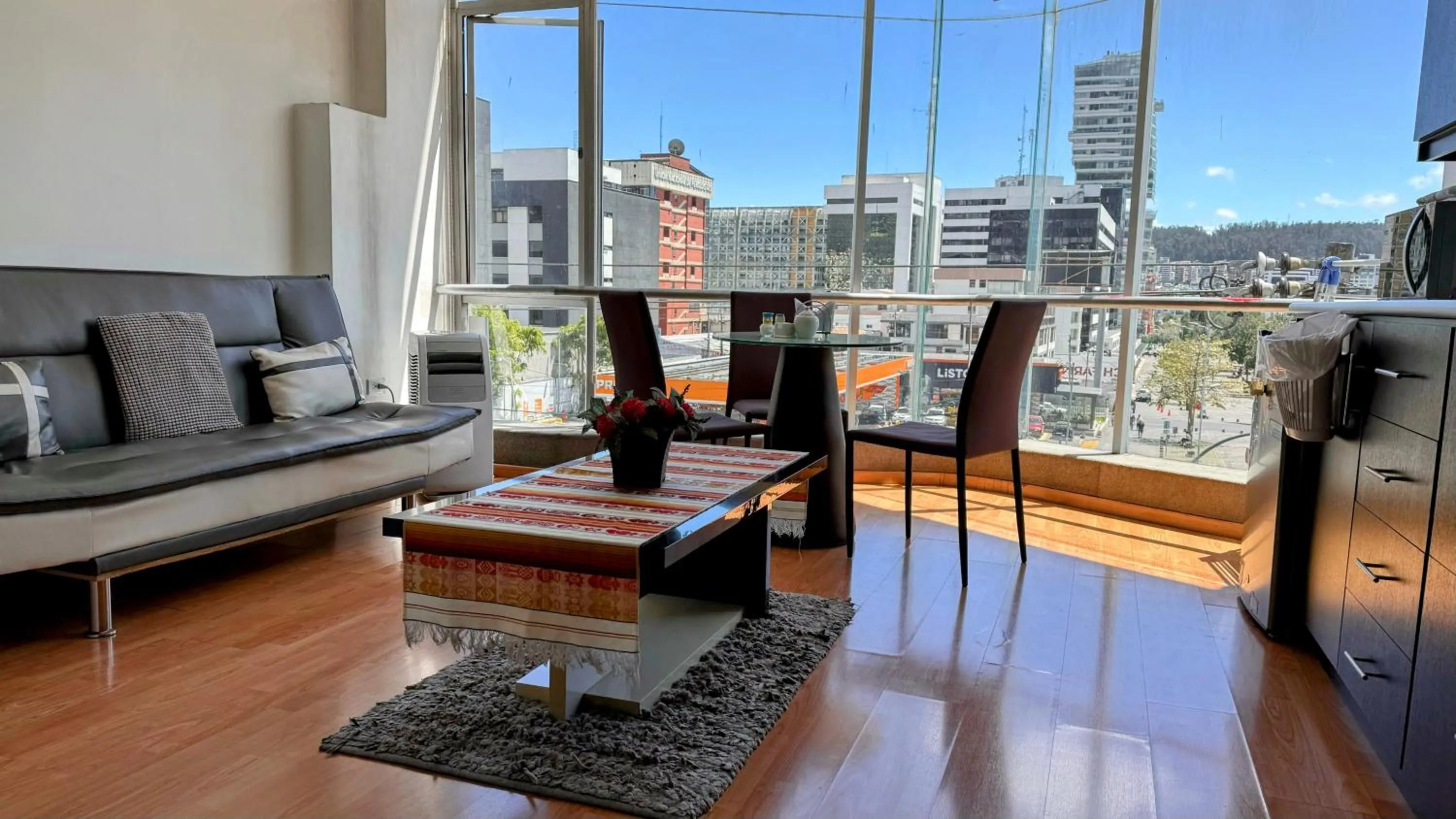 Day in Edificio Tofino