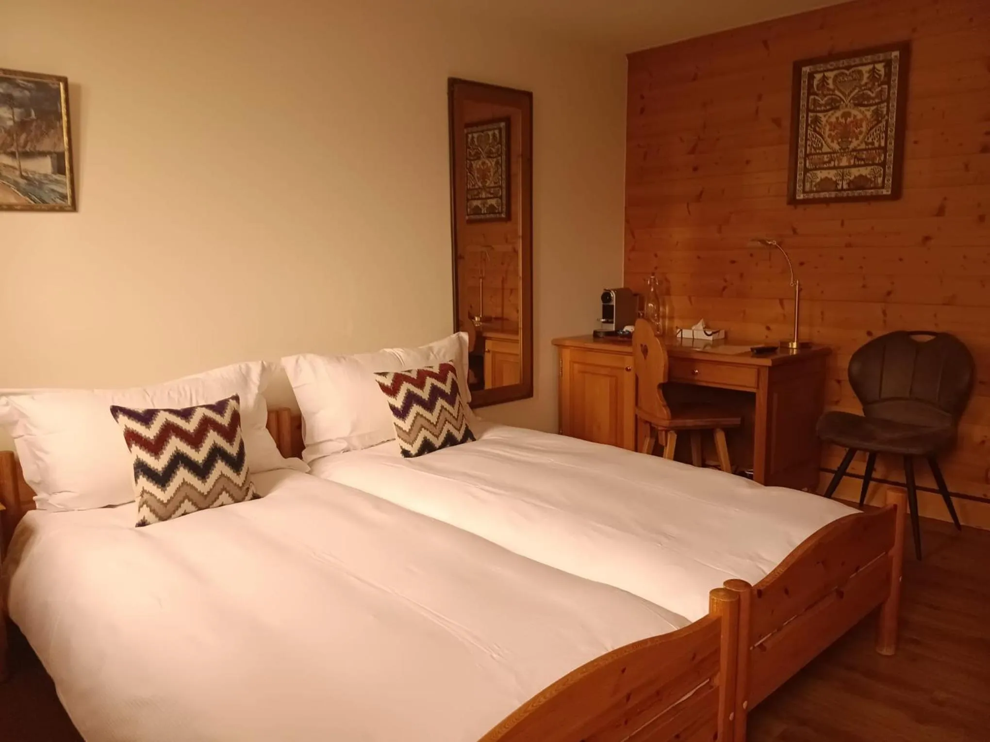 Photo of the whole room in Hotel de Commune