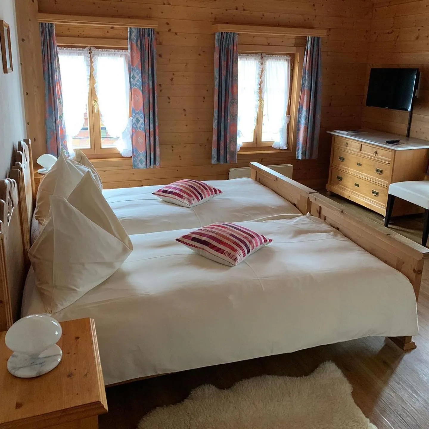 Photo of the whole room in Hotel de Commune