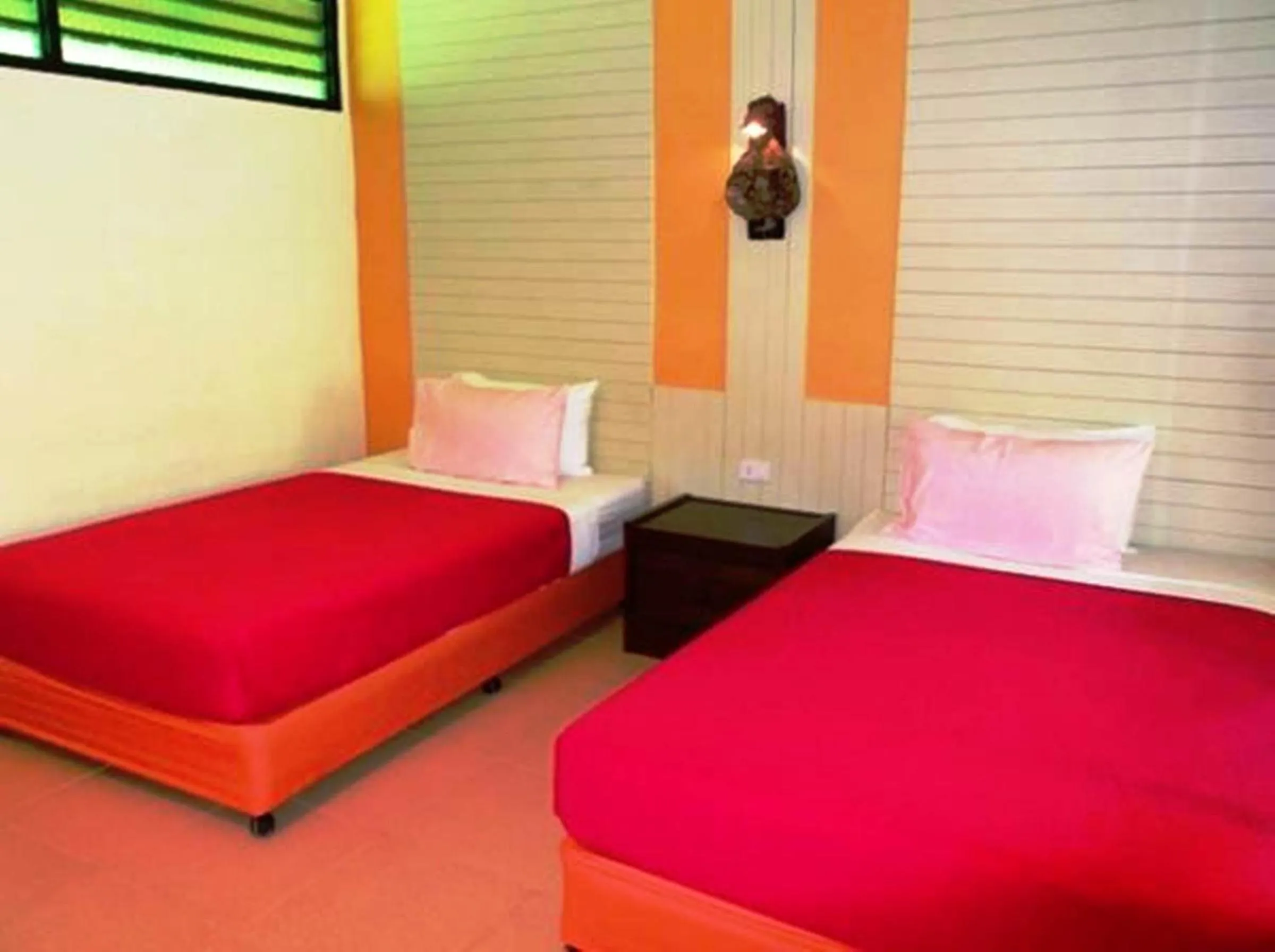 Bedroom, Bed in OP Bungalow