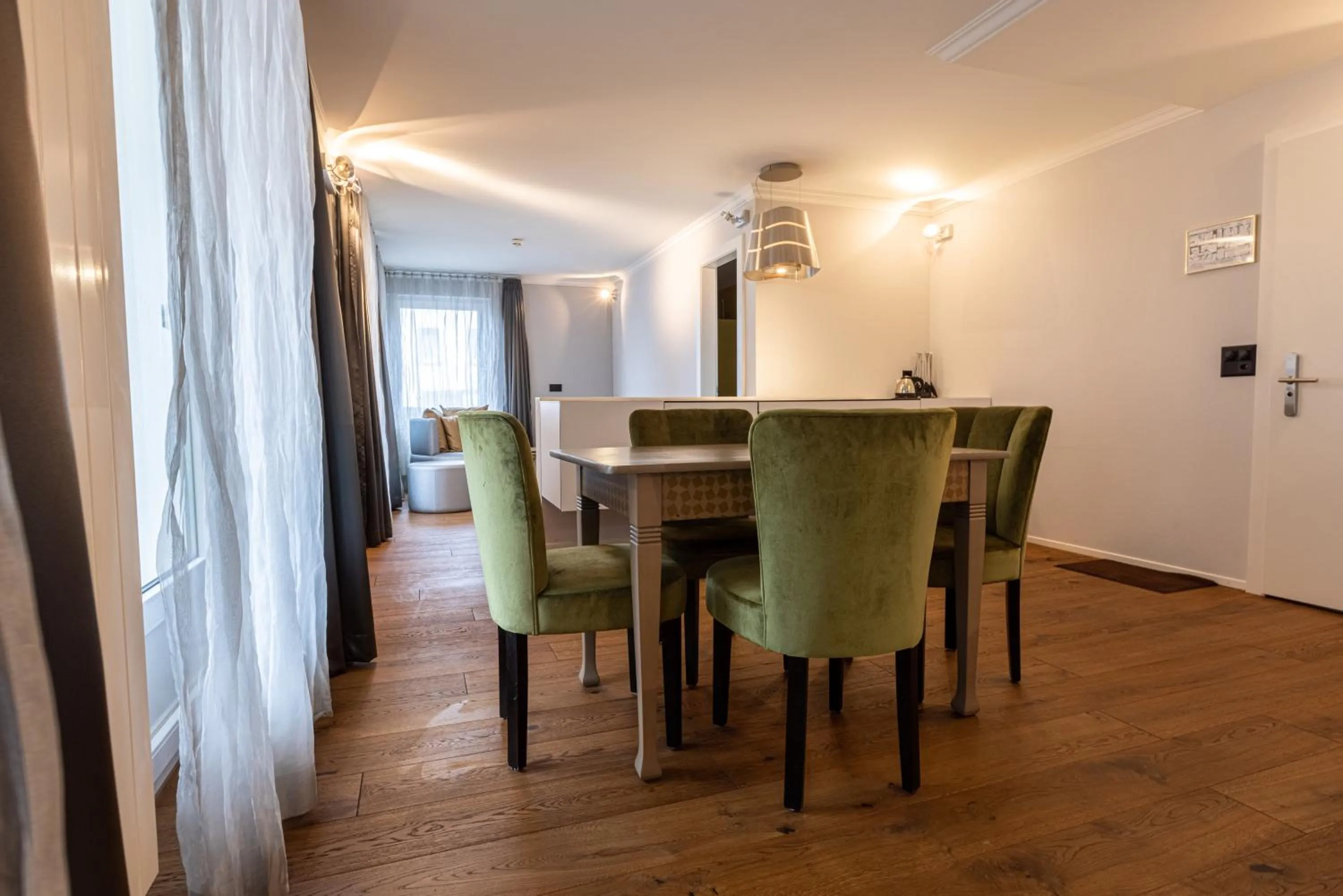 Dining area in Home Hotel Arosa