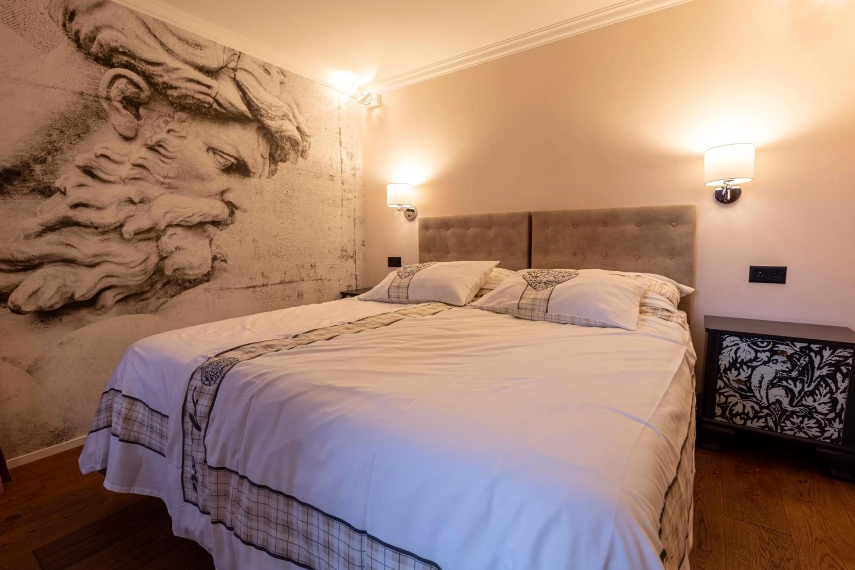 Photo of the whole room, Bed in Home Hotel Arosa