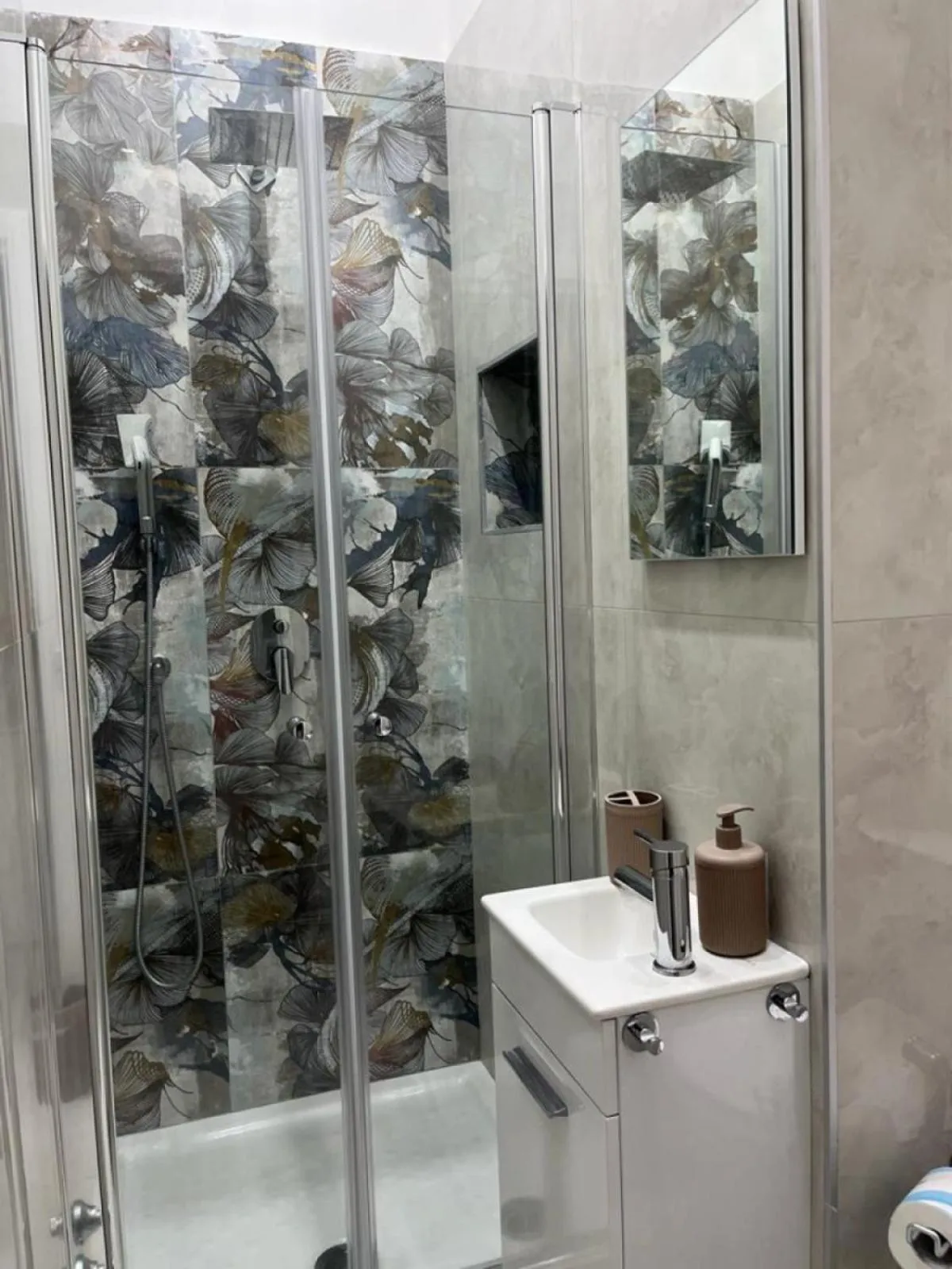 Shower in Royal Flower