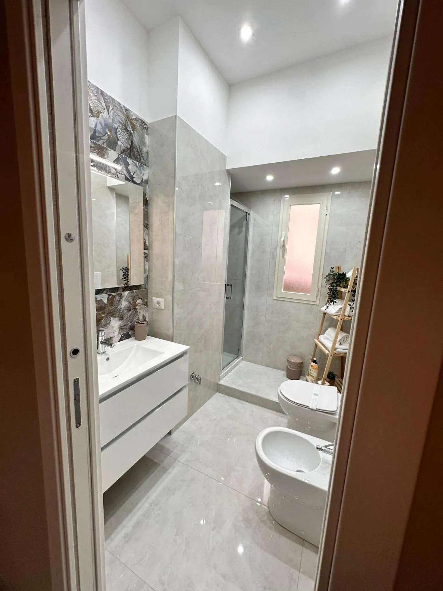 Shower in Royal Flower