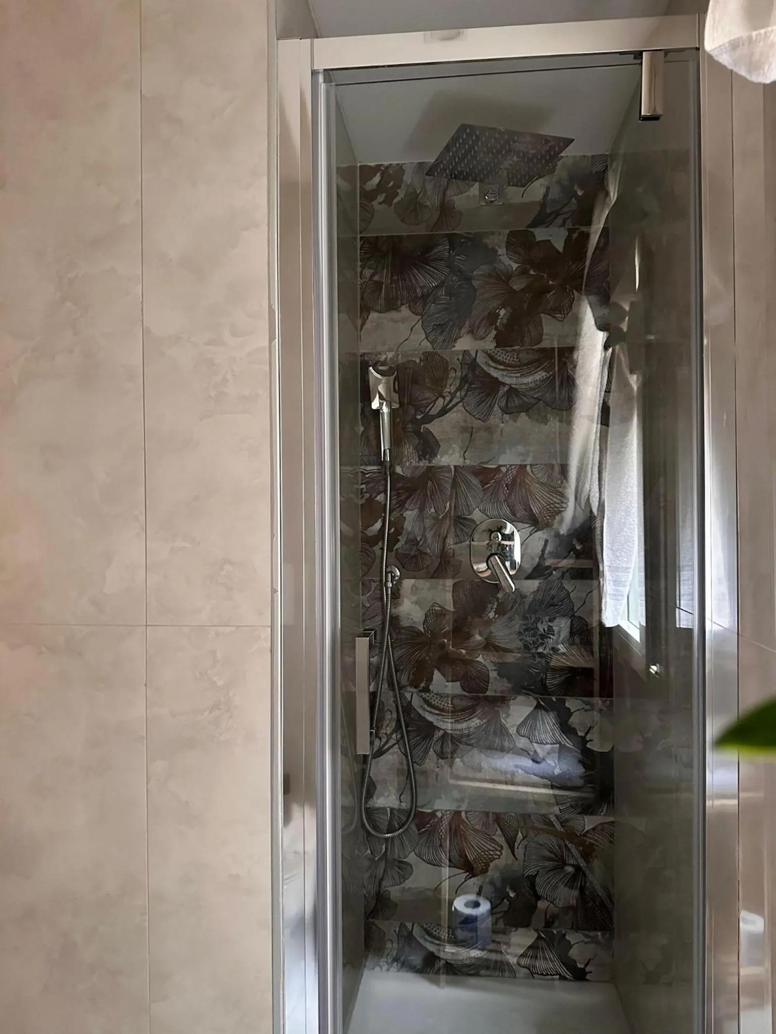 Shower in Royal Flower