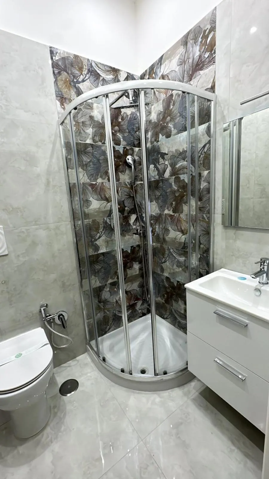Shower in Royal Flower