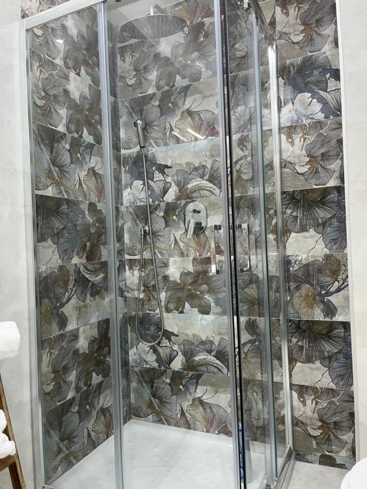 Shower in Royal Flower