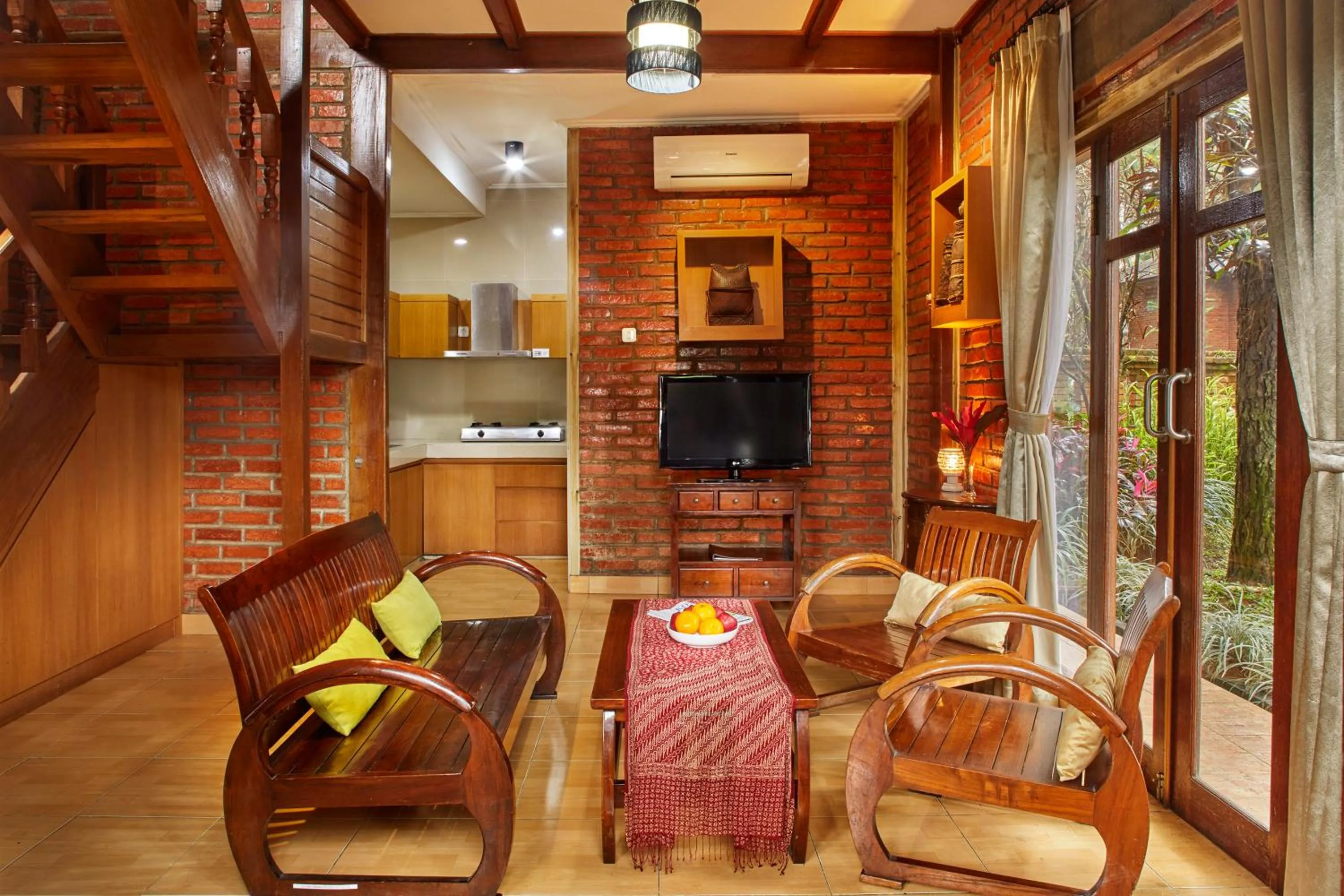 Living room in Jambuluwuk Convention Hall & Resort Puncak