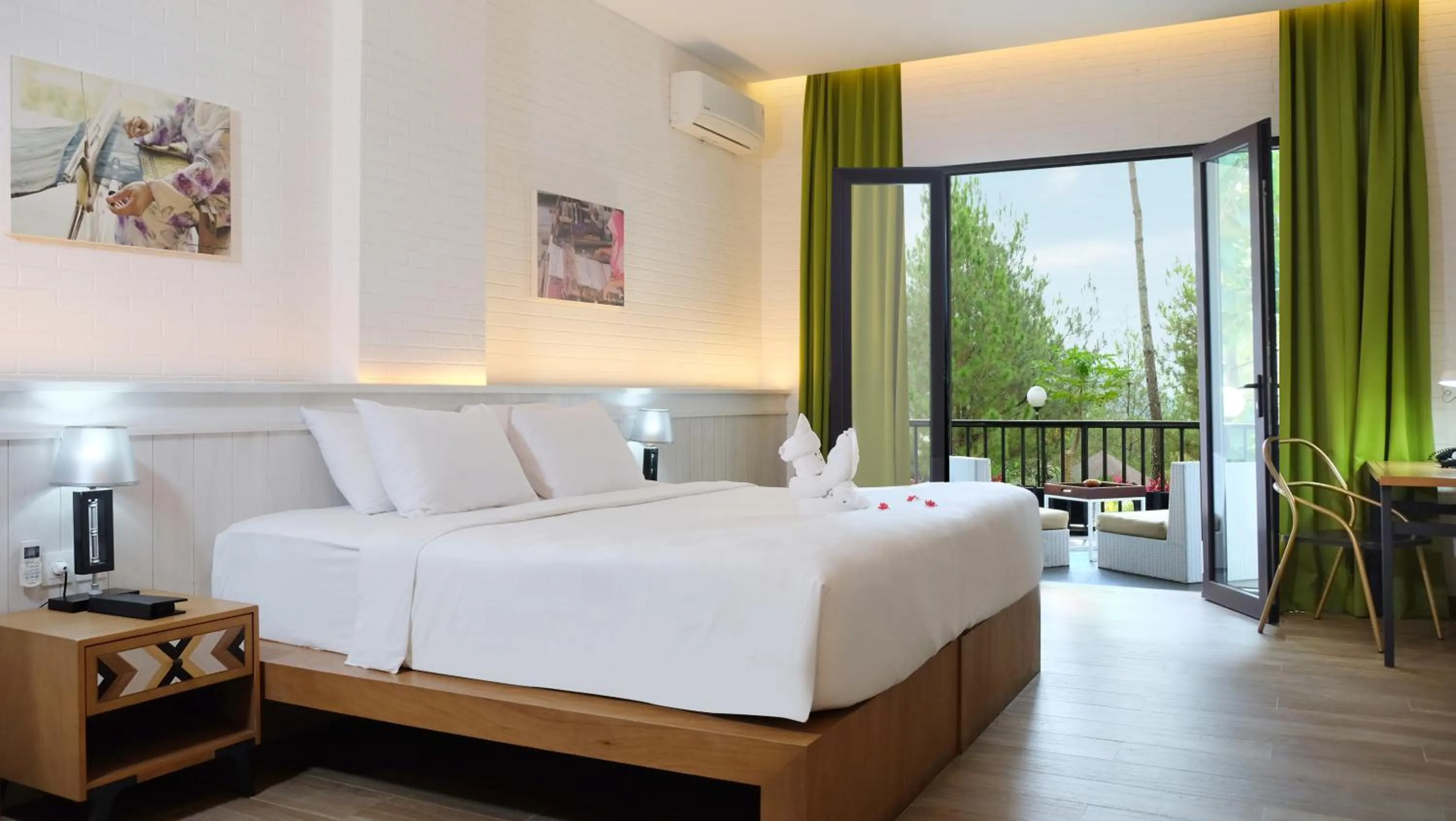 Photo of the whole room, Bed in Jambuluwuk Convention Hall & Resort Batu