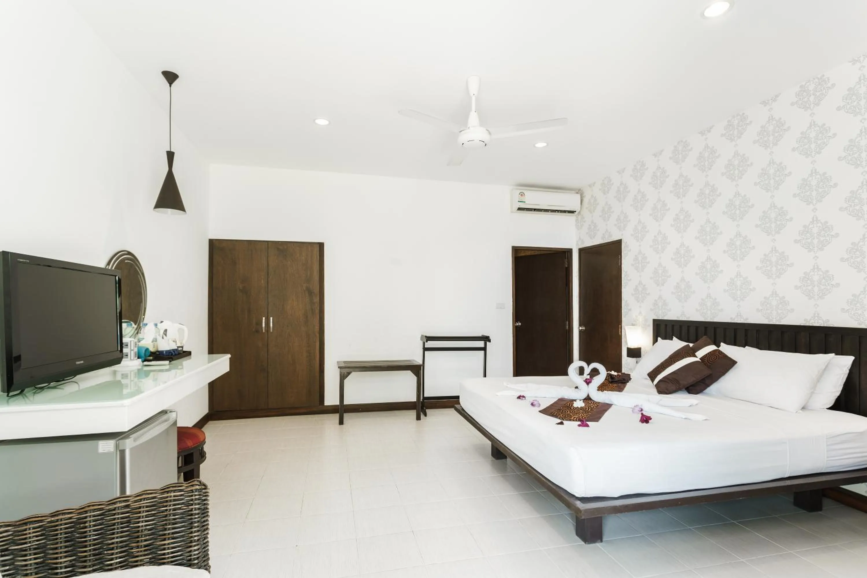 Photo of the whole room, Bed in Samui Pier Beach Front & Resort