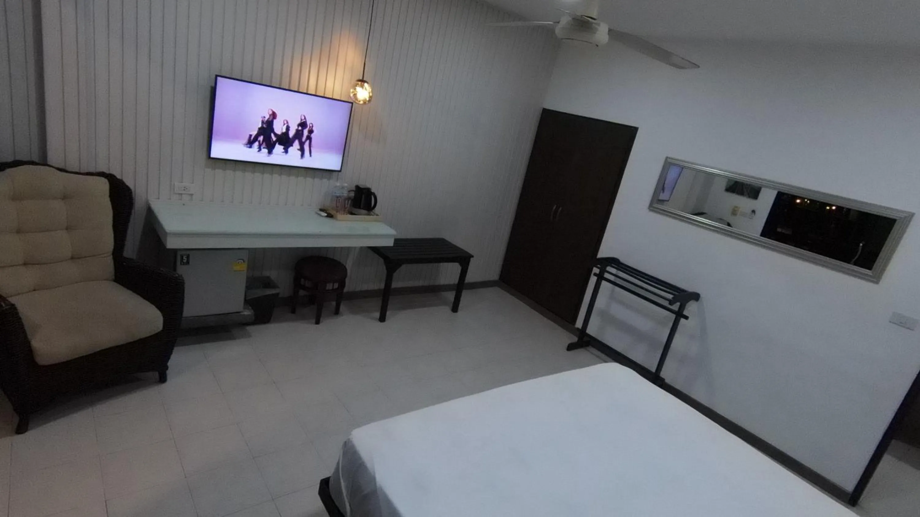 Bed in Samui Pier Beach Front & Resort