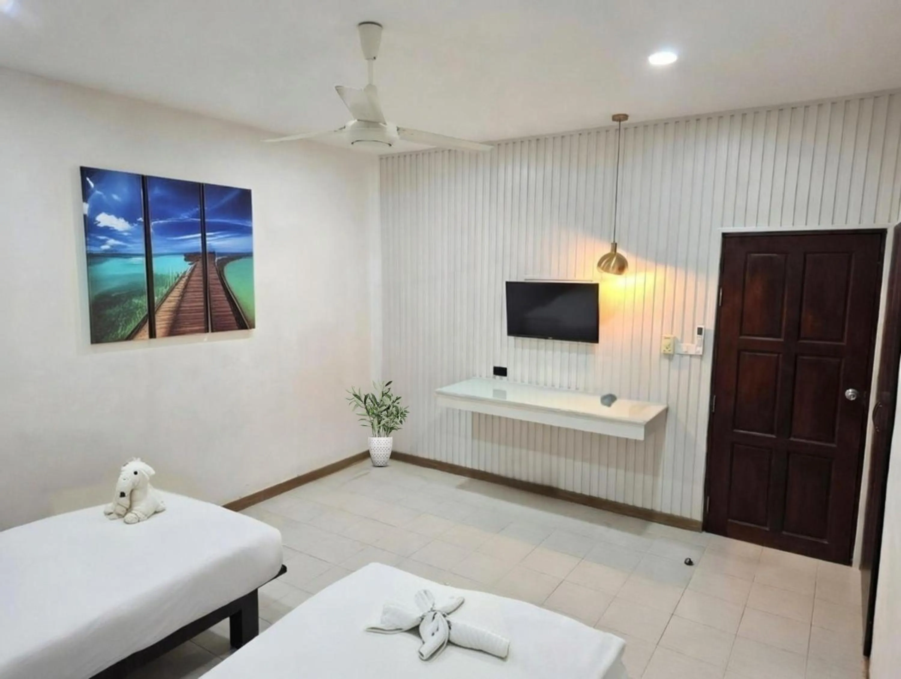 TV and multimedia, Bed in Samui Pier Beach Front & Resort