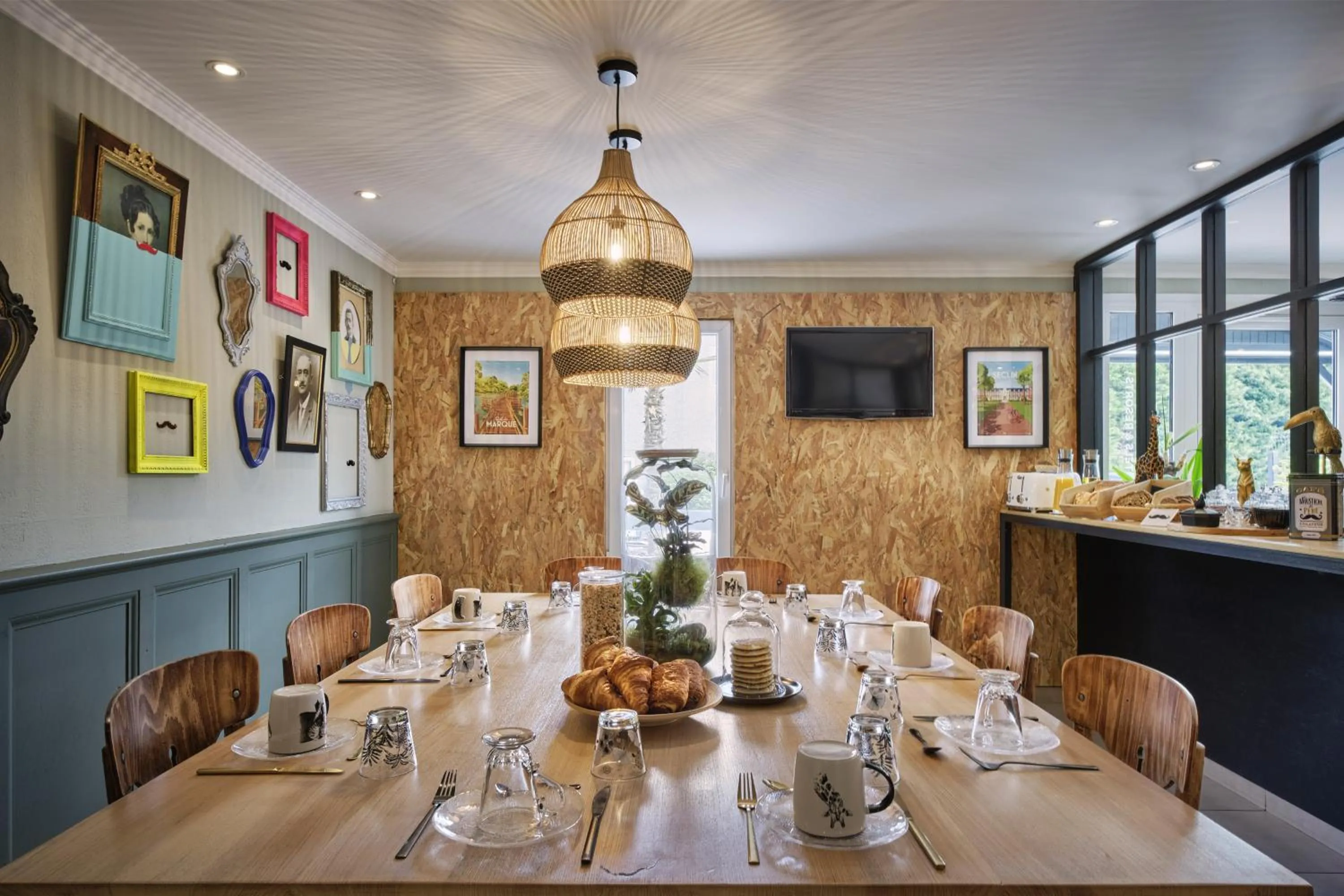 Breakfast in The Originals Access, Hôtel Moustache, Seclin