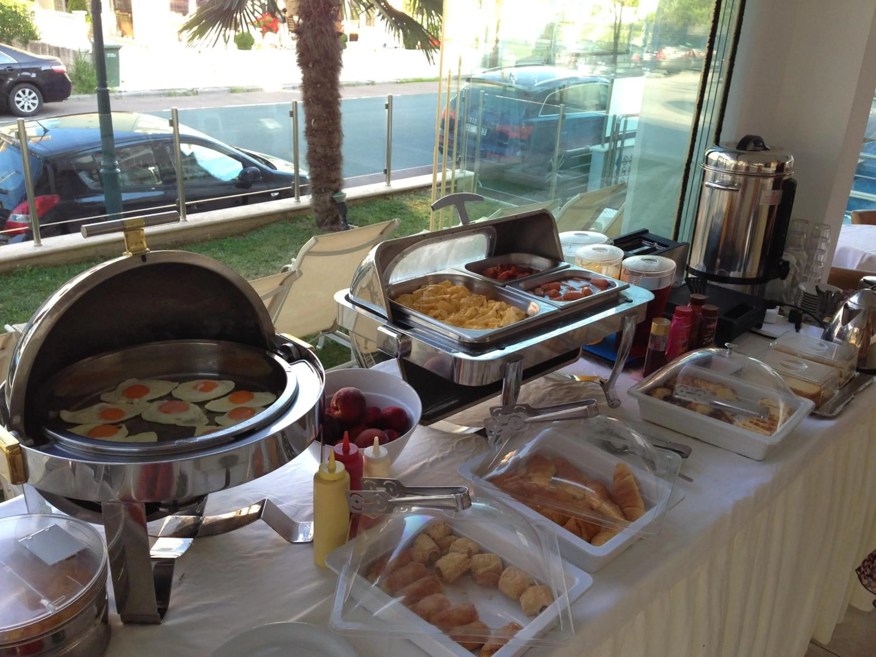 Buffet breakfast in Panorama Inn Hotel