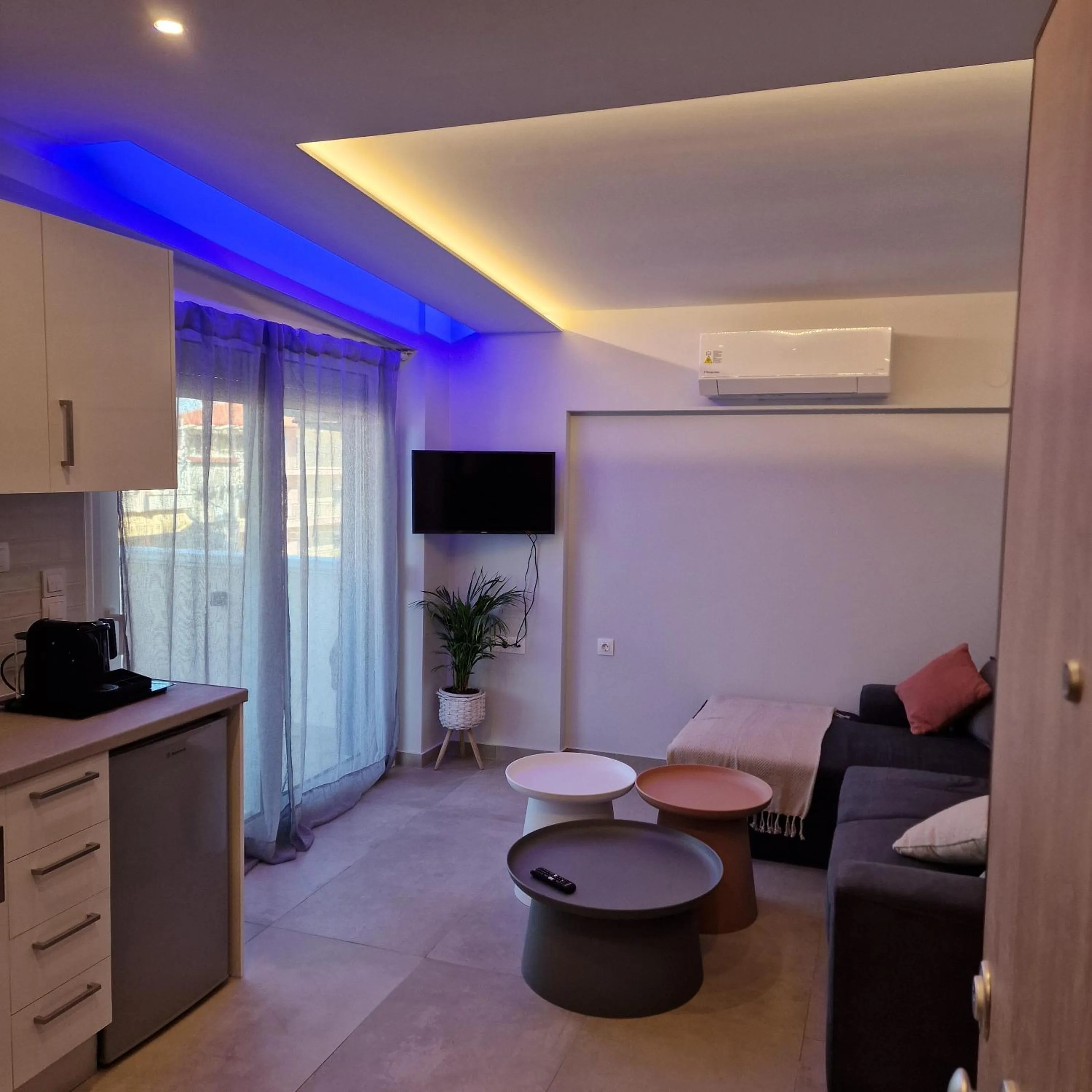 TV and multimedia in Panorama Inn Hotel