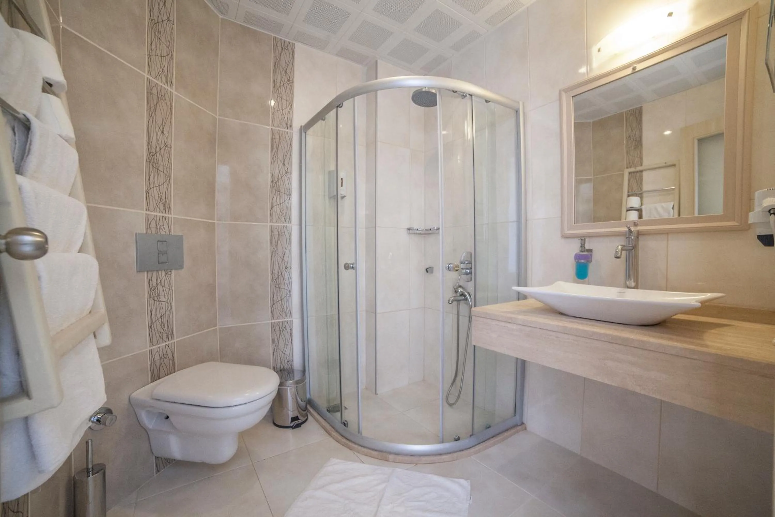 Bathroom in Narr Hotel