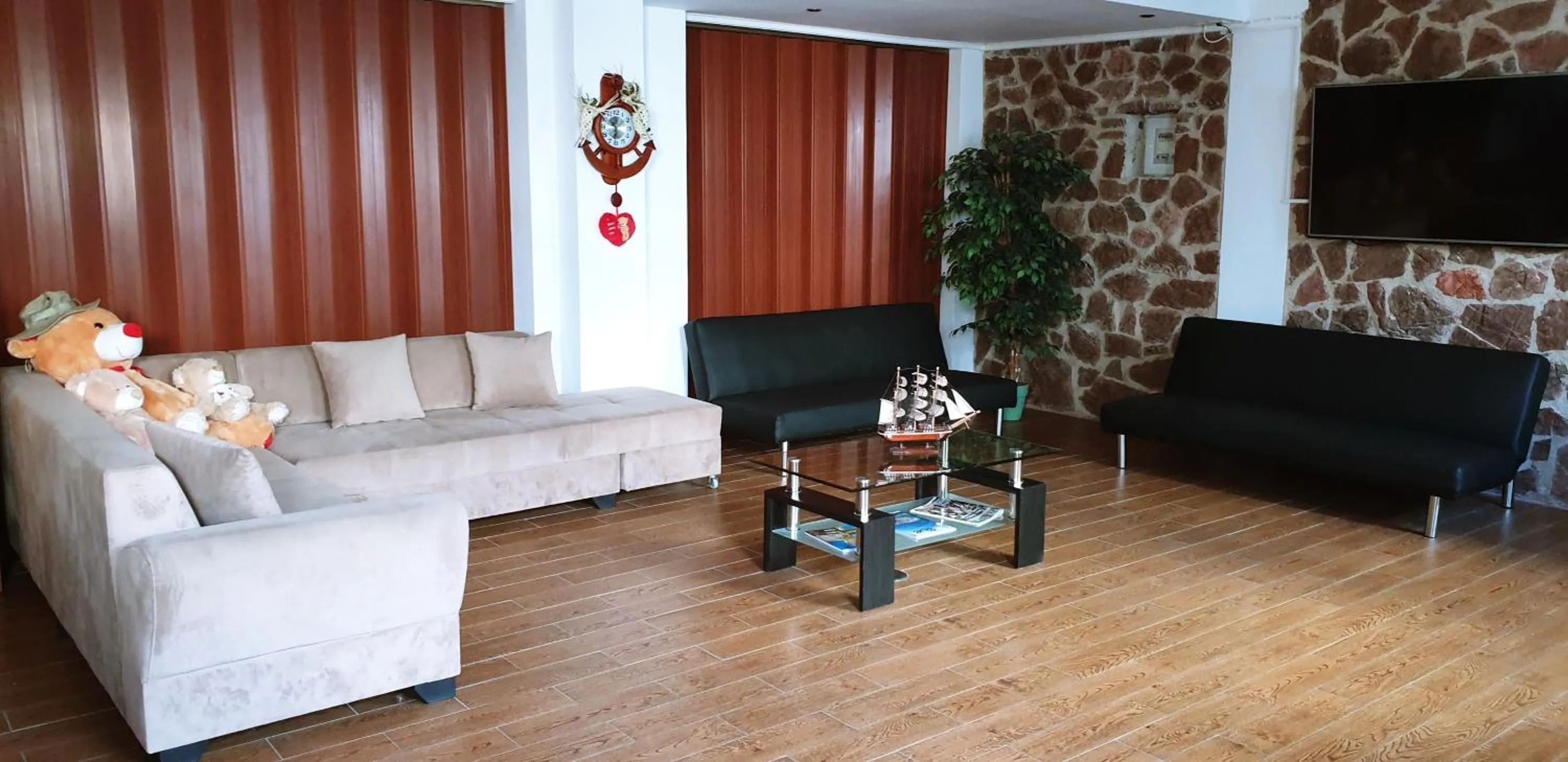 Communal lounge/ TV room in Apollo Studios