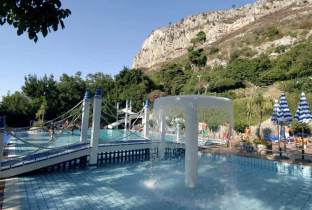 Swimming pool in Hotel Royal Hills