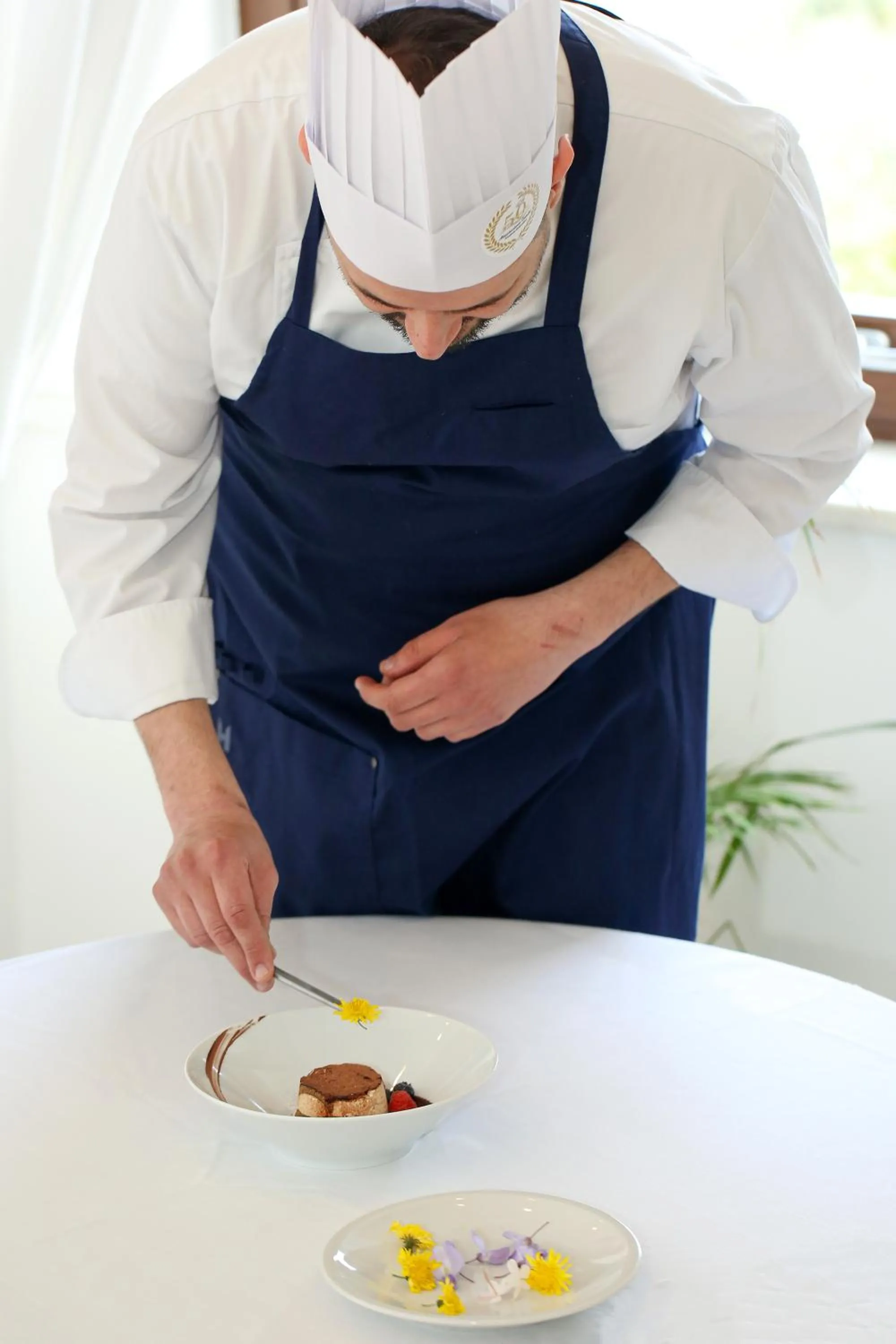 Restaurant/places to eat in Hotel Royal Hills